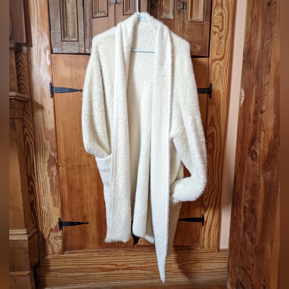 White fluffy cardigan. Size L.